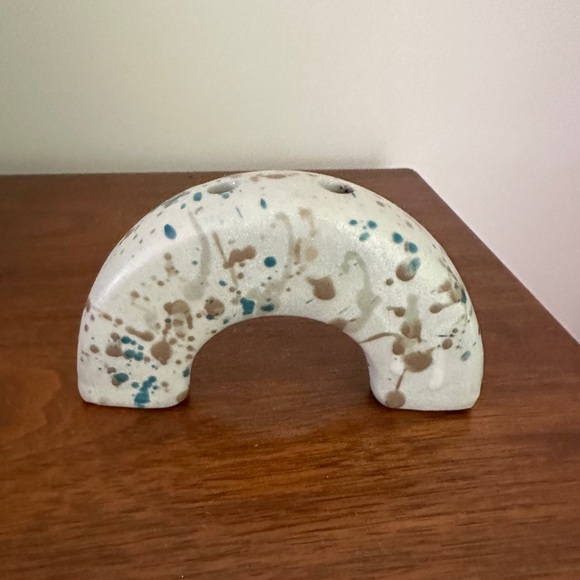 Lucy Michel Arched ceramic vase - Picture 7 of 9